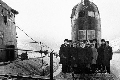 Челябинская делегация у подшефных моряков. Фото Е. Ткаченко. Февраль, 1970 г.